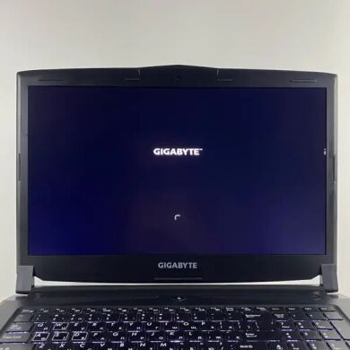 Игровой ноутбук Б-класс Gigabyte P57 / 17.3" (1920x1080) IPS / Intel Core i7-6700HQ (4 (8) ядра по 2.6 - 3.5 GHz) / 16 GB DDR4 / 512 GB SSD / nVidia GeForce GTX 1070, 8 GB GDDR5, 256-bit / WebCam / HDMI Игровой ноутбук Б-класс Gigabyte P57 / 17.3" (1920x1080) IPS / Intel Core i7-6700HQ (4 (8) ядра по 2.6 - 3.5 GHz) / 16 GB DDR4 / 512 GB SSD / nVidia GeForce GTX 1070, 8 GB GDDR5, 256-bit / WebCam / HDMI