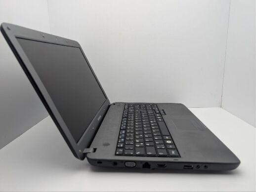 Ноутбук Samsung R530 / 15.6" (1366x768) TN / Intel Pentium T4500 (2 ядра по 2.3 GHz) / 4 GB DDR3 / 320 GB HDD / Intel HD Graphics / WebCam / DVD-ROM