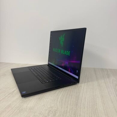 Игровой ноутбук Б-класс Razer Blade 18 RZ09-0484 / 18" (2560x1600) IPS / Intel Core i9-13950HX (24 (32) ядра по 2.2 - 5.5 GHz) / 32 GB DDR5 / 1000 GB SSD NVMe / nVidia GeForce RTX 4090, 16 GB GDDR6, 256-bit / WebCam