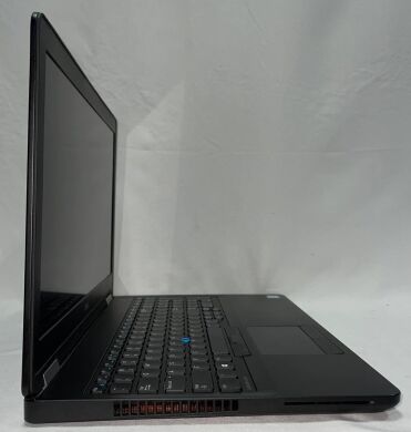 Игровой ноутбук Dell Latitude E5570 / 15.6" (1920x1080) IPS / Intel Core i7-6820HQ (4 (8) ядра по 2.7 - 3.6 GHz) / 16 GB DDR4 / 256 GB SSD / AMD Radeon R7 M370, 2 GB GDDR5, 128-bit / HDMI Игровой ноутбук Dell Latitude E5570 / 15.6" (1920x1080) IPS / Intel Core i7-6820HQ (4 (8) ядра по 2.7 - 3.6 GHz) / 16 GB DDR4 / 256 GB SSD / AMD Radeon R7 M370, 2 GB GDDR5, 128-bit / HDMI