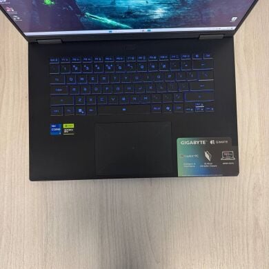Игровой ноутбук Gigabyte A16 CVH / 16" (2560x1600) IPS / Intel Core i7-13620H (10 (16) ядер по 2.4 - 4.9 GHz) / 16 GB DDR5 / 1000 GB SSD NVMe / nVidia GeForce RTX 5060, 8 GB GDDR7, 128-bit / WebCam