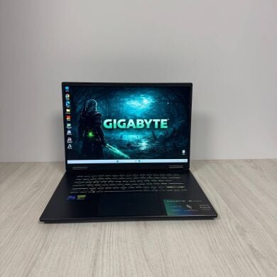 Игровой ноутбук Gigabyte A16 CVH / 16" (2560x1600) IPS / Intel Core i7-13620H (10 (16) ядер по 2.4 - 4.9 GHz) / 16 GB DDR5 / 1000 GB SSD NVMe / nVidia GeForce RTX 5060, 8 GB GDDR7, 128-bit / WebCam