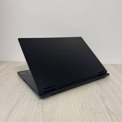 Игровой ноутбук Gigabyte A16 CVH / 16" (2560x1600) IPS / Intel Core i7-13620H (10 (16) ядер по 2.4 - 4.9 GHz) / 16 GB DDR5 / 1000 GB SSD NVMe / nVidia GeForce RTX 5060, 8 GB GDDR7, 128-bit / WebCam