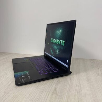 Игровой ноутбук Gigabyte A16 CVH / 16" (2560x1600) IPS / Intel Core i7-13620H (10 (16) ядер по 2.4 - 4.9 GHz) / 16 GB DDR5 / 1000 GB SSD NVMe / nVidia GeForce RTX 5060, 8 GB GDDR7, 128-bit / WebCam