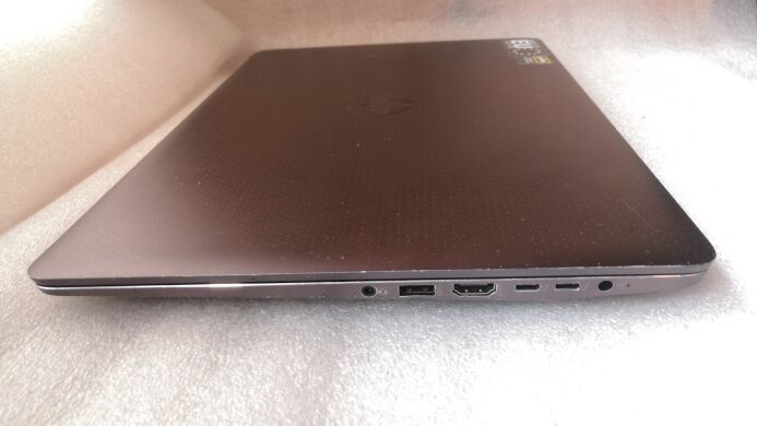 Мобильная рабочая станция Б-класс HP ZBook Studio G3 / 15.6" (1920x1080) IPS / Intel Core i7-6820HQ (4 (8) ядра по 2.7 - 3.6 GHz) / 8 GB DDR4 / 256 GB SSD / nVidia Quadro M1000M, 4 GB DDR5, 128-bit / WebCam Мобильная рабочая станция Б-класс HP ZBook Studio G3 / 15.6" (1920x1080) IPS / Intel Core i7-6820HQ (4 (8) ядра по 2.7 - 3.6 GHz) / 8 GB DDR4 / 256 GB SSD / nVidia Quadro M1000M, 4 GB DDR5, 128-bit / WebCam