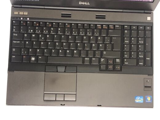 Мобільна робоча станція Dell Precision M4600 / 15.6" (1920x1080) TN / Intel Core i7-2760QM (4 (8) ядра по 2.4 - 3.5 GHz) / 8 GB DDR3 / 256 GB SSD / nVidia Quadro 2000M, 2 GB GDDR3, 128-bit / WebCam / Win 10 Pro