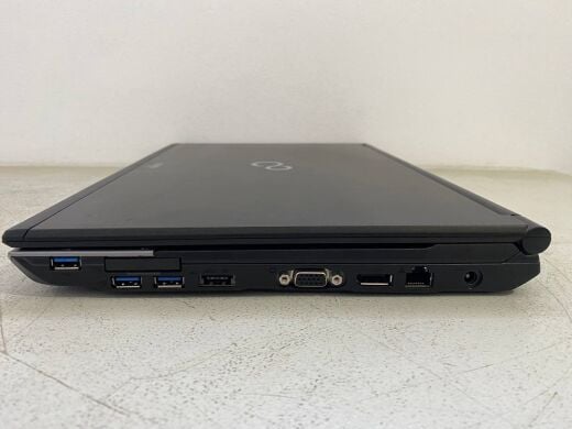 Мобильная рабочая станция Fujitsu Celsius H720 / 15.6" (1920x1080) TN / Intel Core i7-3720QM (4 (8) ядра по 2.6 - 3.6 GHz) / 16 GB DDR3 / 256 GB SSD / nVidia Quadro K1000M, 2 GB GDDR3, 128-bit / WebCam Мобильная рабочая станция Fujitsu Celsius H720 / 15.6" (1920x1080) TN / Intel Core i7-3720QM (4 (8) ядра по 2.6 - 3.6 GHz) / 16 GB DDR3 / 256 GB SSD / nVidia Quadro K1000M, 2 GB GDDR3, 128-bit / WebCam