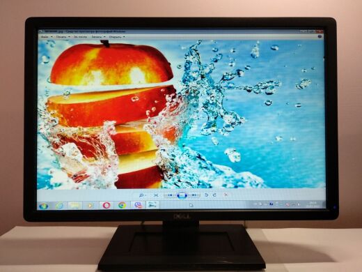 Монитор Dell Professional P2213t / 22" (1680x1050) TN LED / DisplayPort, VGA, DVI, USB