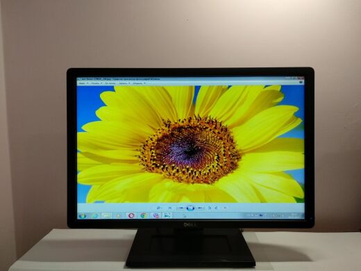 Монитор Dell Professional P2213t / 22" (1680x1050) TN LED / DisplayPort, VGA, DVI, USB