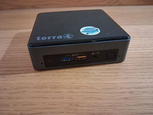 Неттоп Terra PC-Mini 5000 Silent Greenline 1009678 USFF / Intel Core i3-8109U (2 (4) ядра по 3.0 -3.6 GHz) / 16 GB DDR4 / 256 GB SSD / Intel UHD Graphics 630 / HDMI / Блок питания в комплекте