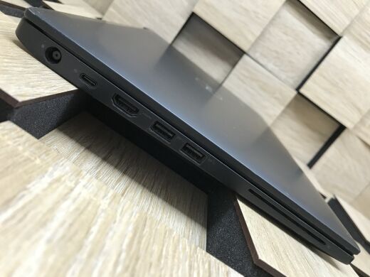 Ноутбук Б-класс Dell Latitude 7490 / 14" (1920x1080) IPS / Intel Core i5-7300U (2 (4) ядра по 2.6 - 3.5 GHz) / 8 GB DDR4 / 240 GB SSD M.2 / Intel HD Graphics 620 / WebCam / Fingerprint / HDMI