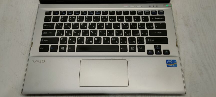 Ноутбук Б-класс Sony VAIO SVT131A11V / 13.3" (1366x768) TN / Intel Core i5-3317U (2 (4) ядра по 1.7 - 2.6 GHz) / 4 GB DDR3 / 120 GB SSD / Intel HD Graphics 4000