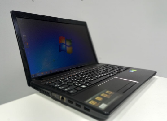 Ноутбук Lenovo B580 / 15.6" (1366x768) TN LED / Intel Core i3-3120M (2 (4) ядра по 2.5 GHz) / 6 GB DDR3 / 1 TB HDD / nVidia GeForce GT 635M, 2 GB DDR3, 128-bit / WebCam / DVD-RW / USB 3.0