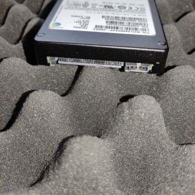 Твердотельный накопитель SSD Samsung PM1635a / 2.5" / 800 GB / SAS 12G / 3 DWPD