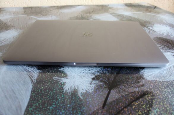 Ультрабук Б-клас Apple MacBook Pro 16 2019 A2141 / 16" (3072x1920) IPS / Intel Core i9-9980HK (8 (16) ядер по 2.4 - 5.0 GHz) / 32 GB DDR4 / 500 GB SSD / Intel UHD Graphics 630 / WebCam / MacOS