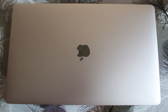 Ультрабук Б-клас Apple MacBook Pro 16 2019 A2141 / 16" (3072x1920) IPS / Intel Core i9-9980HK (8 (16) ядер по 2.4 - 5.0 GHz) / 32 GB DDR4 / 500 GB SSD / Intel UHD Graphics 630 / WebCam / MacOS