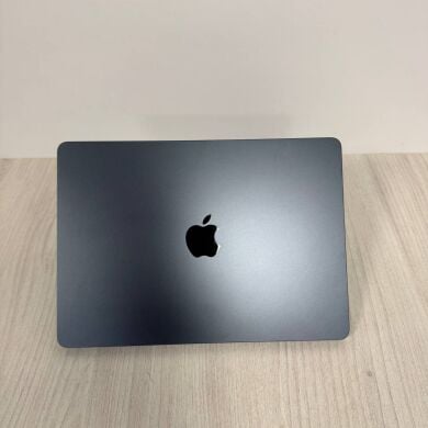 Ультрабук Б-клас Apple MacBook Air 13 M3 A3113 (2024) / 13.3" (2560x1664) IPS / Apple M3 (8 ядер по 2.7 - 4.1 GHz) / 8 GB DDR5 / 256 GB SSD / Apple M3 Graphics / WebCam / MacOS