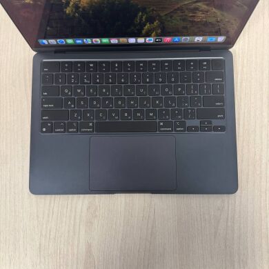 Ультрабук Б-клас Apple MacBook Air 13 M3 A3113 (2024) / 13.3" (2560x1664) IPS / Apple M3 (8 ядер по 2.7 - 4.1 GHz) / 8 GB DDR5 / 256 GB SSD / Apple M3 Graphics / WebCam / MacOS