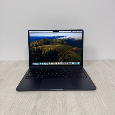 Ультрабук Б-клас Apple MacBook Air 13 M3 A3113 (2024) / 13.3" (2560x1664) IPS / Apple M3 (8 ядер по 2.7 - 4.1 GHz) / 8 GB DDR5 / 256 GB SSD / Apple M3 Graphics / WebCam / MacOS