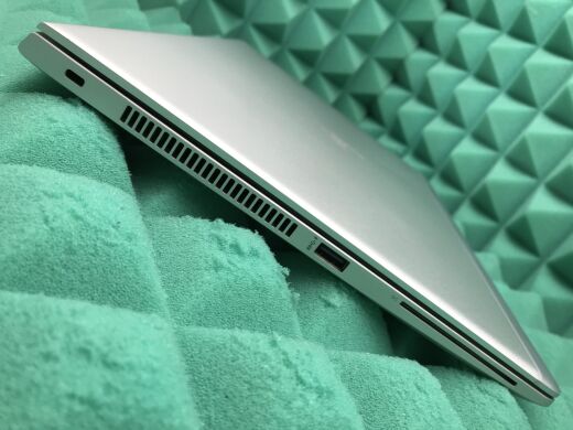 Ультрабук Б-клас HP Elitebook 745 G5 / 14" (1920x1080) IPS / AMD Ryzen 5 Pro 2500U (4 (8) ядра по 2.0 - 3.6 GHz) / 8 GB DDR4 / 256 GB SSD M.2 / AMD Radeon Vega 8 Graphics / WebCam / USB 3.1 / HDMI