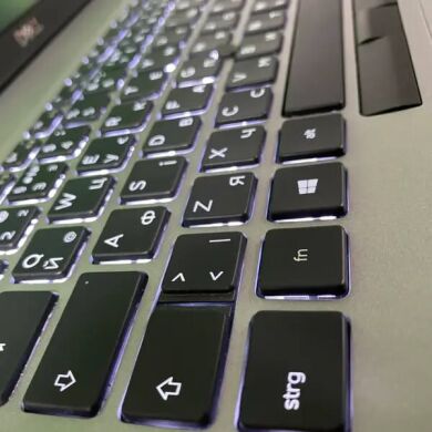 Ультрабук Dell Latitude 5511 / 15.6" (1920x1080) IPS / Intel Core i7-10850H (6 (12) ядер по 2.7 - 5.1 GHz) / 16 GB DDR4 / 512 GB SSD / nVidia GeForce MX250, 2 GB GDDR5, 64-bit / WebCam / SIM