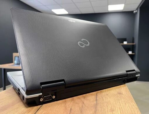 Ноутбук Fujitsu LifeBook E751 / 15.6" (1366x768) TN / Intel Core i5-2520M (2 (4) ядра по 2.5 - 3.2 GHz) / 8 GB DDR3 / 128 GB SSD / Intel HD Graphics 3000 / Win 10