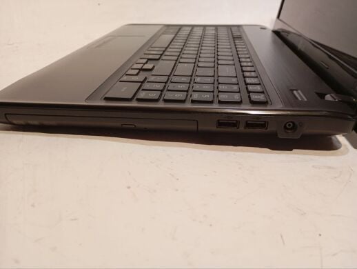 Ноутбук Б-класс LG S525 / 15.6" (1366x768) TN / Intel Pentium B950 (2 ядра по 2.1 GHz) / 8 GB DDR3 / 500 GB HDD / Intel HD Graphics / WebCam / АКБ не берет заряд Ноутбук Б-класс LG S525 / 15.6" (1366x768) TN / Intel Pentium B950 (2 ядра по 2.1 GHz) / 8 GB DDR3 / 500 GB HDD / Intel HD Graphics / WebCam / АКБ не берет заряд