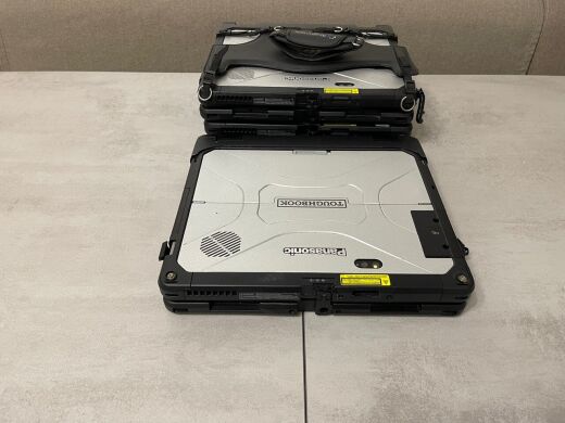 Захищений планшет Panasonic Toughbook CF-33 / 12" (2160x1440) IPS Touch / Intel Core i5-7300U (2 (4) ядра по 2.6 - 3.5 GHz) / 16 GB DDR3 / 512 GB SSD / Intel HD Graphics 620 / WebCam / Стилус / Два АКБ / Док-станція