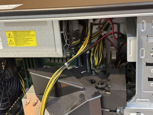 Робоча станція Fujitsu Celsius M740 Tower / Intel Xeon E5-1650 v4 (6 (12) ядер по 3.6 - 4.0 GHz) / 64 GB DDR4 / 480 GB SSD / nVidia Quadro M4000, 8 GB GDDR5, 256-bit / 1000W / DVD-RW / DisplayPort