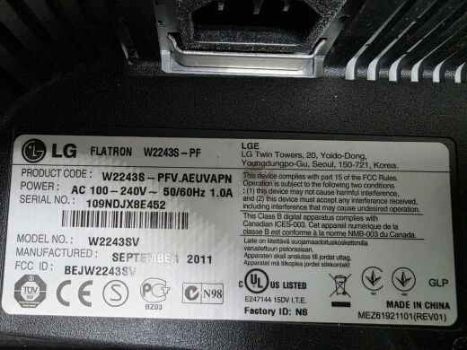 Монитор Б-класс LG Flatron W2243S-PF / 22" (1920x1080) TN / 1x VGA / Кабели в комплекте