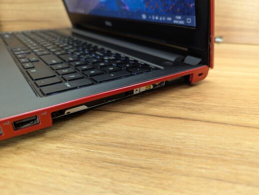 Ноутбук Б-класс Dell Inspiron 5558 / 15.6" (1366x768) TN / Intel Core i5-5200U (2 (4) ядра по 2.2 - 2.7 GHz) / 8 GB DDR3 / 240 GB SSD / nVidia GeForce 920M, 2 GB DDR3, 64-bit / WebCam / Windows 10