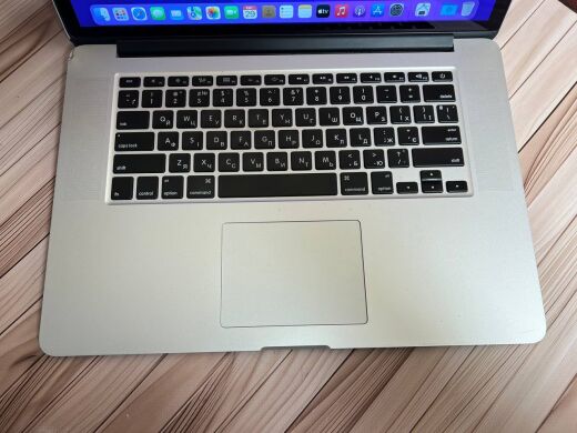 Ноутбук Б-клас Apple MacBook Pro A1398 / 15.4" (2880x1800) IPS / Intel Core i7-4770HQ (4 (8) ядра по 2.2 - 3.4 GHz) / 16 GB DDR3 / 256 GB SSD / Intel Iris Pro Graphics 5200 / WebCam / MacOS