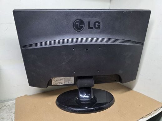 Монитор Б-класс LG Flatron W2243S-PF / 22" (1920x1080) TN / 1x VGA / Кабели в комплекте