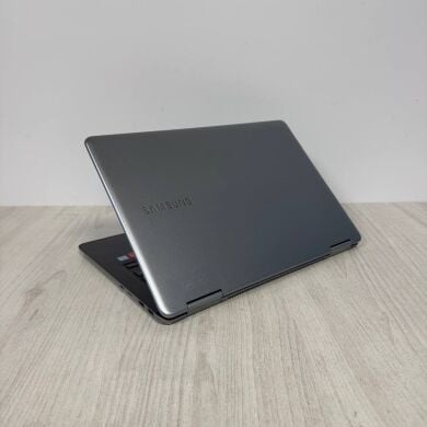 Ультрабук-трансформер Samsung NP940X5N x360 / 15" (1920x1080) IPS Touch / Intel Core i7-8550U (4 (8) ядра по 1.8 - 4.0 GHz) / 16 GB DDR3 / 256 GB SSD / AMD Radeon 540 Mobile, 2 GB GDDR5, 64-bit / WebCam Ультрабук-трансформер Samsung NP940X5N x360 / 15" (1920x1080) IPS Touch / Intel Core i7-8550U (4 (8) ядра по 1.8 - 4.0 GHz) / 16 GB DDR3 / 256 GB SSD / AMD Radeon 540 Mobile, 2 GB GDDR5, 64-bit / WebCam