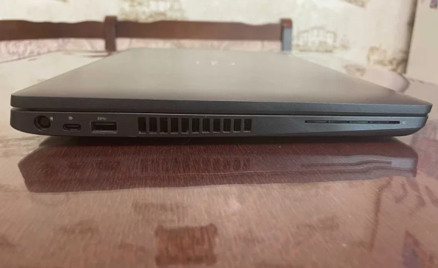 Ігровий ноутбук Dell Latitude 5500 / 15.6" (1920x1080) IPS / Intel Core i7-8665U (4 (8) ядра по 1.9 - 4.8 GHz) / 8 GB DDR4 / 256 GB SSD / AMD Radeon 540X, 2 GB GDDR5, 64-bit / WebCam