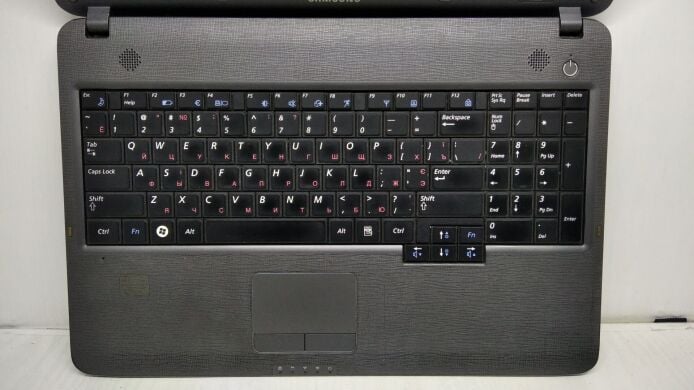 Ноутбук Б-класс Asus K40C / 14" (1366x768) TN / Intel Celeron 220 (1 ядро по 1.2 GHz) / 2 GB DDR2 / 160 GB HDD / SiS Mirage 3 Craphics / WebCam / DVD-RW / Без АКБ