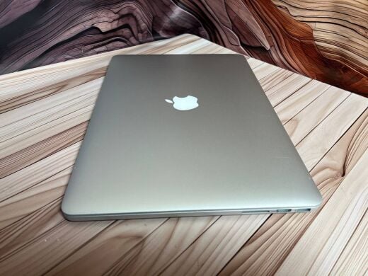 Ноутбук Б-клас Apple MacBook Pro A1398 / 15.4" (2880x1800) IPS / Intel Core i7-4770HQ (4 (8) ядра по 2.2 - 3.4 GHz) / 16 GB DDR3 / 256 GB SSD / Intel Iris Pro Graphics 5200 / WebCam / MacOS