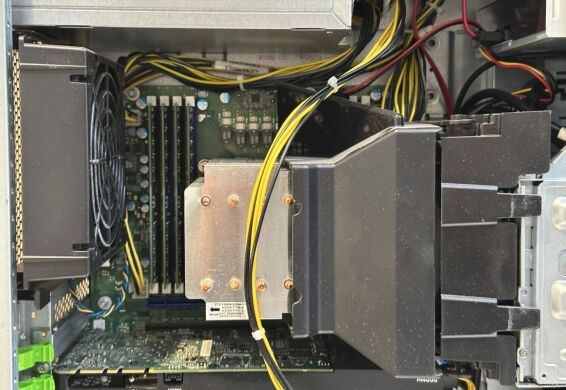 Робоча станція Fujitsu Celsius M740 Tower / Intel Xeon E5-1650 v4 (6 (12) ядер по 3.6 - 4.0 GHz) / 64 GB DDR4 / 480 GB SSD / nVidia Quadro M4000, 8 GB GDDR5, 256-bit / 1000W / DVD-RW / DisplayPort