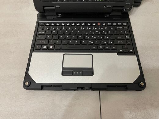 Захищений планшет Panasonic Toughbook CF-33 / 12" (2160x1440) IPS Touch / Intel Core i5-7300U (2 (4) ядра по 2.6 - 3.5 GHz) / 16 GB DDR3 / 512 GB SSD / Intel HD Graphics 620 / WebCam / Стилус / Два АКБ / Док-станція