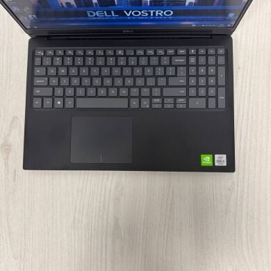 Ультрабук Б-клас Dell Vostro 5590 / 15.6" (1920x1080) IPS / Intel Core i5-10210U (4 (8) ядра по 1.6 - 4.2 GHz) / 8 GB DDR4 / 256 GB SSD / nVidia GeForce MX250, 2 GB GDDR5, 64-bit / WebCam