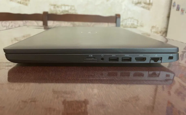 Ігровий ноутбук Dell Latitude 5500 / 15.6" (1920x1080) IPS / Intel Core i7-8665U (4 (8) ядра по 1.9 - 4.8 GHz) / 8 GB DDR4 / 256 GB SSD / AMD Radeon 540X, 2 GB GDDR5, 64-bit / WebCam