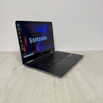 Ультрабук-трансформер Samsung NP940X5N x360 / 15" (1920x1080) IPS Touch / Intel Core i7-8550U (4 (8) ядра по 1.8 - 4.0 GHz) / 16 GB DDR3 / 256 GB SSD / AMD Radeon 540 Mobile, 2 GB GDDR5, 64-bit / WebCam Ультрабук-трансформер Samsung NP940X5N x360 / 15" (1920x1080) IPS Touch / Intel Core i7-8550U (4 (8) ядра по 1.8 - 4.0 GHz) / 16 GB DDR3 / 256 GB SSD / AMD Radeon 540 Mobile, 2 GB GDDR5, 64-bit / WebCam