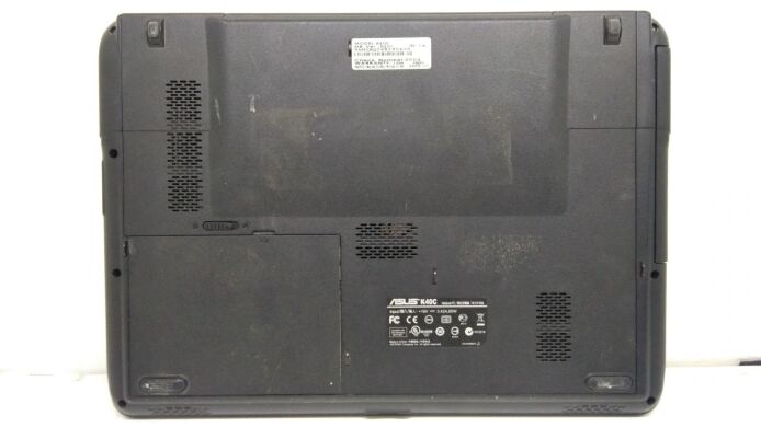 Ноутбук Б-класс Asus K40C / 14" (1366x768) TN / Intel Celeron 220 (1 ядро по 1.2 GHz) / 2 GB DDR2 / 160 GB HDD / SiS Mirage 3 Craphics / WebCam / DVD-RW / Без АКБ