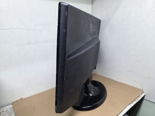 Монитор Б-класс LG Flatron W2243S-PF / 22" (1920x1080) TN / 1x VGA / Кабели в комплекте