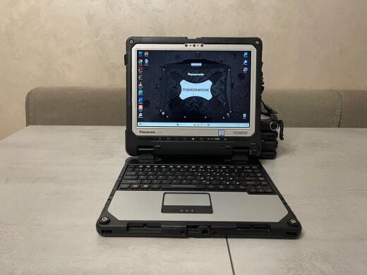 Захищений планшет Panasonic Toughbook CF-33 / 12" (2160x1440) IPS Touch / Intel Core i5-7300U (2 (4) ядра по 2.6 - 3.5 GHz) / 16 GB DDR3 / 512 GB SSD / Intel HD Graphics 620 / WebCam / Стилус / Два АКБ / Док-станція