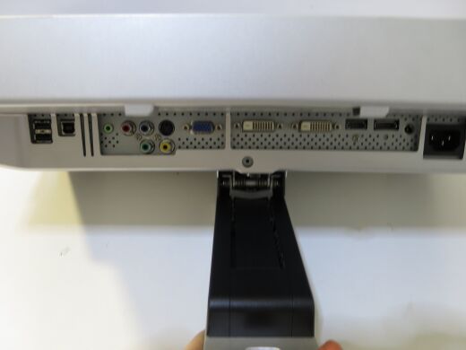 Монитор Dell UltraSharp 2407WFP / 24" (1920x1200) TN / USB-Hub, VGA, DVI