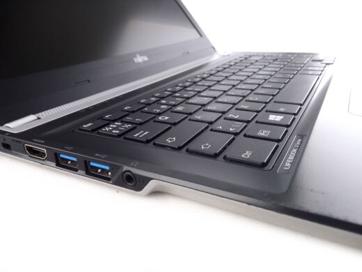 Fujitsu-Siemens LifeBook UH552 / 14" (1366x768) / Intel Core i5-3210M (2(4)ядра по 2.50-3.10GHz) / 8GB DDR3 / 500GB HDD / DisplayPort, WebCamera