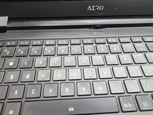 Игровой ноутбук Б-класс Gigabyte Aero 15 OLED KC RP75 / 15.6" (3840x2160) OLED / Intel Core i7-10870H (8 (16) ядер по 2.2 - 5.0 GHz) / 16 GB DDR4 / 960 GB SSD / nVidia GeForce RTX 3060, 6 GB GDDR6, 192-bit / WebCam Игровой ноутбук Б-класс Gigabyte Aero 15 OLED KC RP75 / 15.6" (3840x2160) OLED / Intel Core i7-10870H (8 (16) ядер по 2.2 - 5.0 GHz) / 16 GB DDR4 / 960 GB SSD / nVidia GeForce RTX 3060, 6 GB GDDR6, 192-bit / WebCam