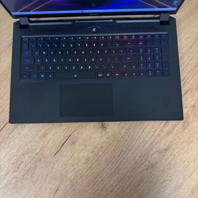 Игровой ноутбук Б-класс Gigabyte Aorus 17 XE5 / 17.3" (1920x1080) IPS / Intel Core i7-12700H (14 (20) ядер по 3.5 - 4.7 GHz) / 16 GB DDR5 / 1000 GB SSD NVMe / nVidia GeForce RTX 3070 Ti, 8 GB GDDR6, 256-bit / WebCam