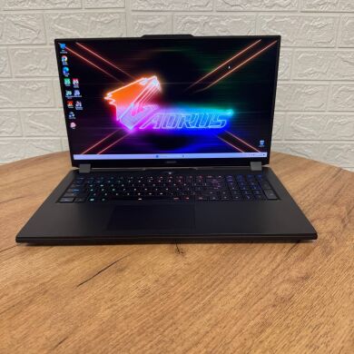 Игровой ноутбук Б-класс Gigabyte Aorus 17 XE5 / 17.3" (1920x1080) IPS / Intel Core i7-12700H (14 (20) ядер по 3.5 - 4.7 GHz) / 16 GB DDR5 / 1000 GB SSD NVMe / nVidia GeForce RTX 3070 Ti, 8 GB GDDR6, 256-bit / WebCam